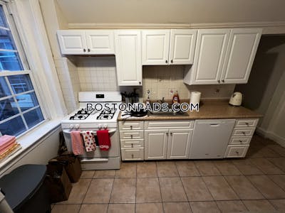 Brookline 3 Beds 1 Bath  Boston University - $3,900 No Fee