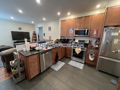Waltham Stunning 3 Bed 2 Bath - $3,400