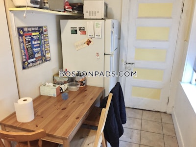 Brookline 3 Bed 1 Bath BROOKLINE- BOSTON UNIVERSITY $4,750  Boston University - $4,900
