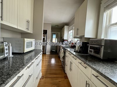 Somerville 3 Beds 1 Bath  West Somerville/ Teele Square - $3,600 No Fee