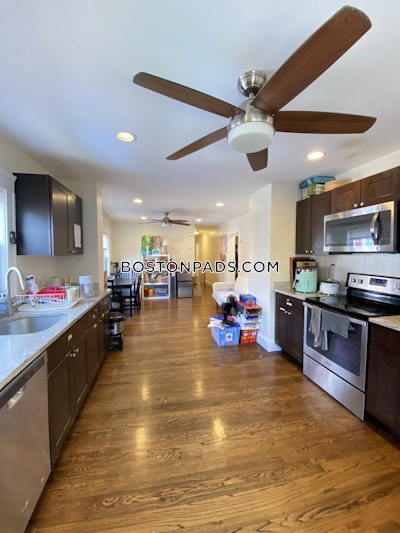 Medford Spacious 3 Bed 1 bath available 6/1 on Burget Ave in Medford!!   Tufts - $4,200