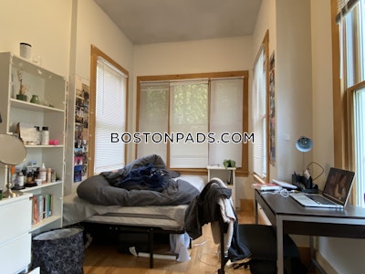 Somerville 5 Beds 1 Bath  Tufts - $5,750