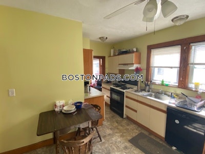 Medford Spacious 3 Bed 1 Bath available 6/1 on Quincy St in Medford!  Tufts - $3,600