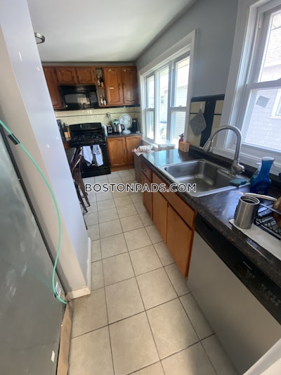 Somerville Spacious 5 Bed 2 bath available 6/1 on Woods Ave in Somerville!!   Tufts - $4,500