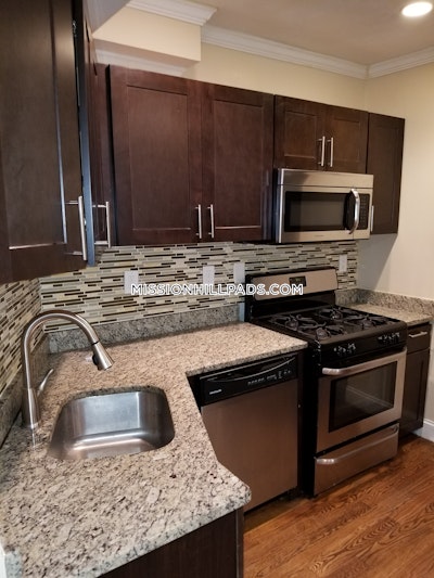 Roxbury 3 Beds 2 Baths Boston - $3,650 No Fee