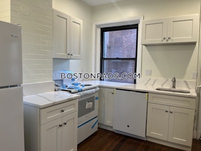 Brookline Apartment for rent 3 Bedrooms 1 Bath  Beaconsfield - $4,530