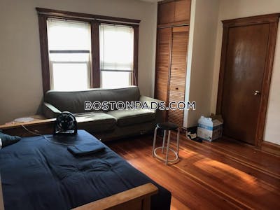 Medford 3 Beds 1 Bath  Tufts - $4,091 No Fee